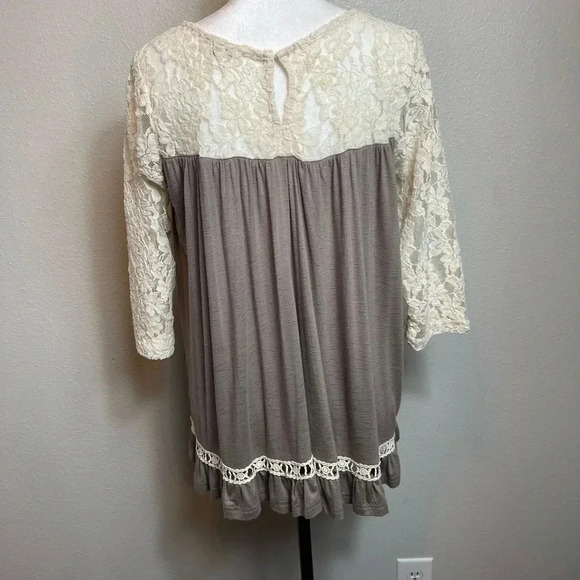Umgee Womens Beige top with Ivory colored lace design on shoulders and sleeves. - Picture 4 of 11